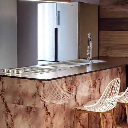 Luxury Daisy Apartment *